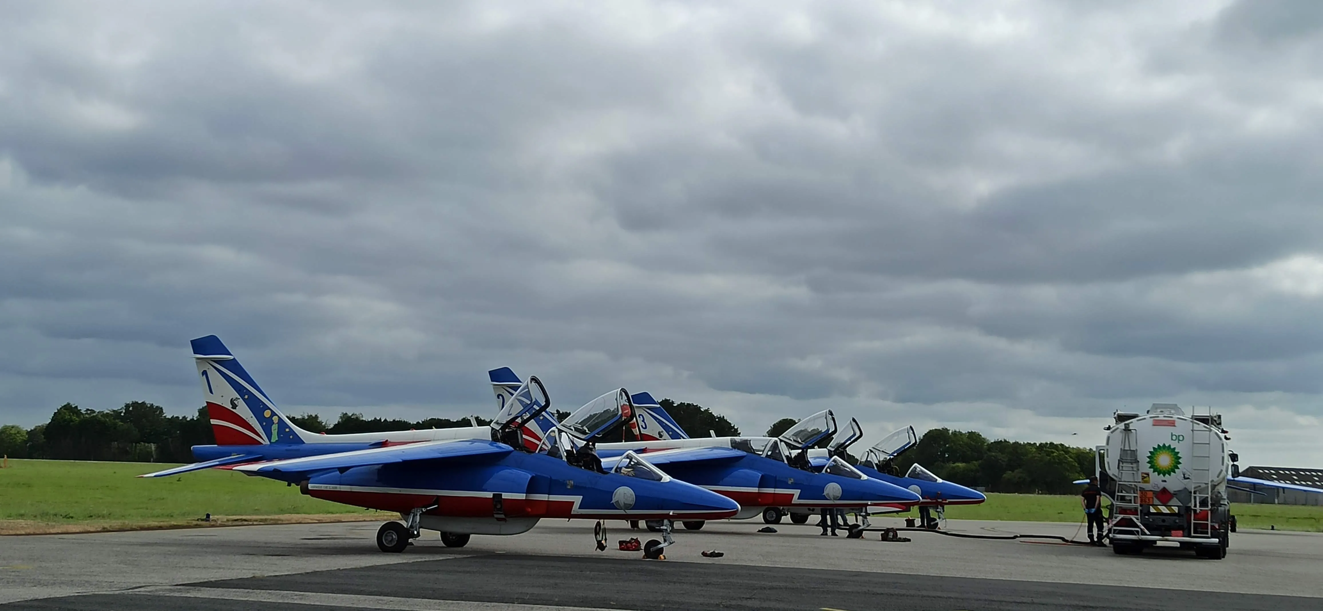 Les Alpha Jets au sol sur le tarmac de Lannion